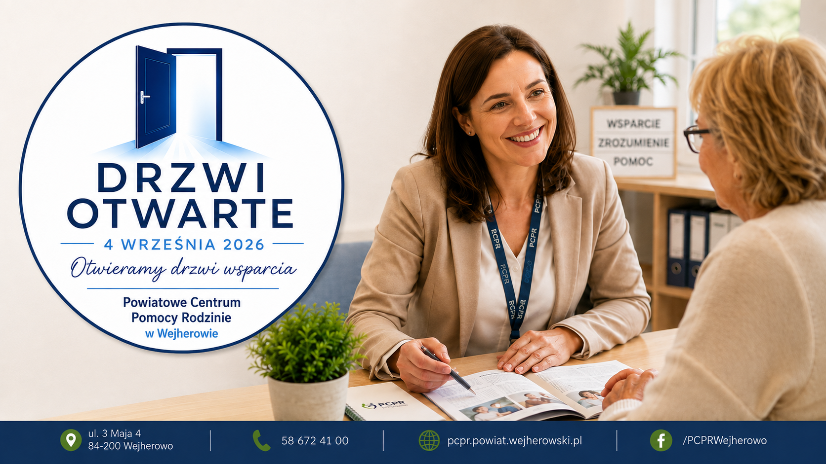 Dni Otwarte PCPR Wejherowo – pracownica Powiatowego Centrum Pomocy Rodzinie rozmawia z mieszkanką podczas konsultacji.